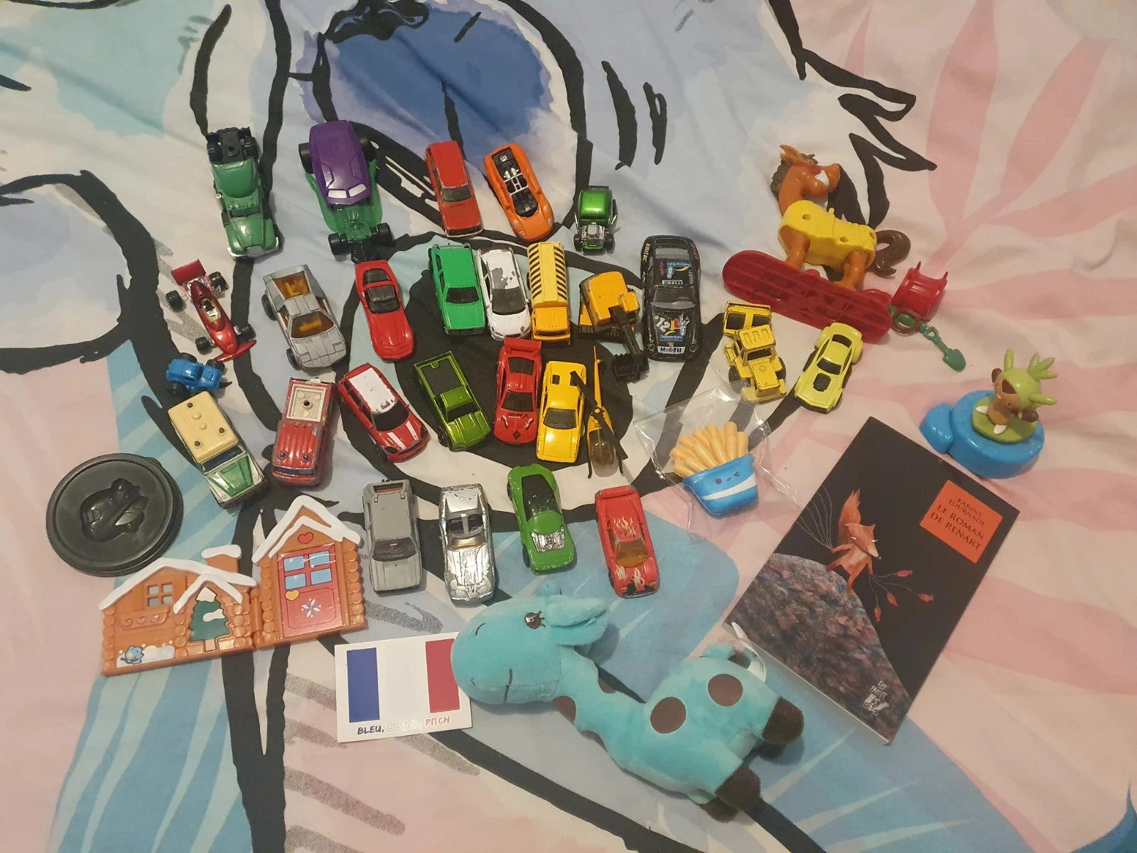 💜Lots de 26 voitures 1 hélicoptère, 1 livre, jouet et 1 peluche